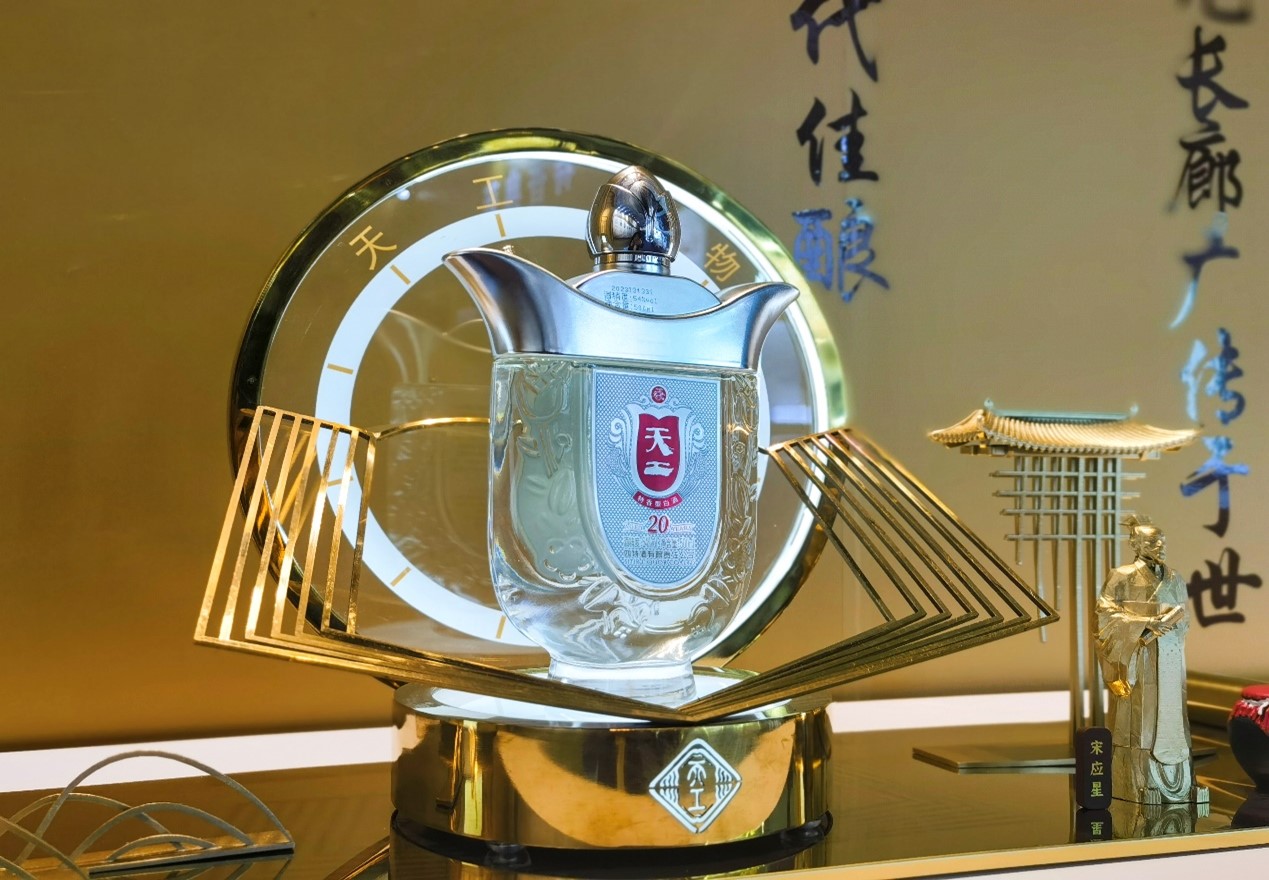 荣膺“华夏奖”，优游国际以匠心铸非凡，彰显中国特香白酒标杆力量
