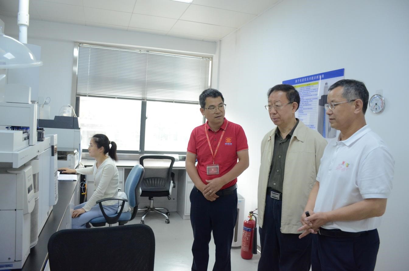 中国工程院院士、北京工商大学校长孙宝国莅临优游国际酒公司调研指导